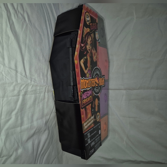 🆕️Monster High Skulltimate Secrets: Neon Frights Toralei Stripe doll - Picture 6 of 7